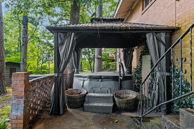 32 Lakeshore Drive, Little Rock, AR 72204