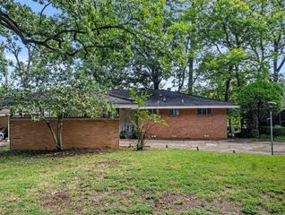 32 Lakeshore Drive, Little Rock, AR 72204