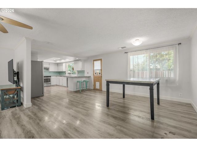 859 Ne KATHRYN St, Hillsboro, OR 97124