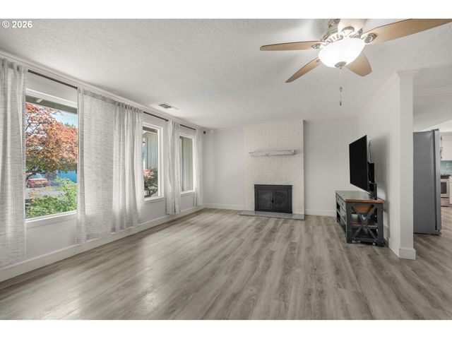 859 Ne KATHRYN St, Hillsboro, OR 97124