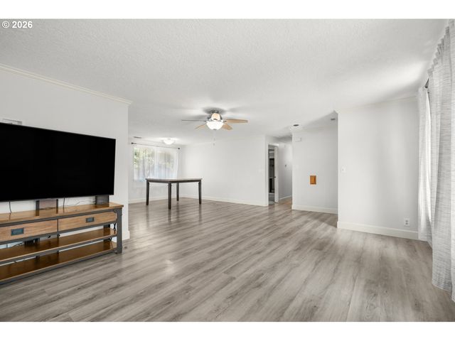 859 Ne KATHRYN St, Hillsboro, OR 97124