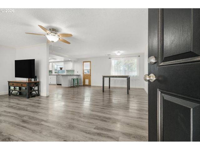 859 Ne KATHRYN St, Hillsboro, OR 97124