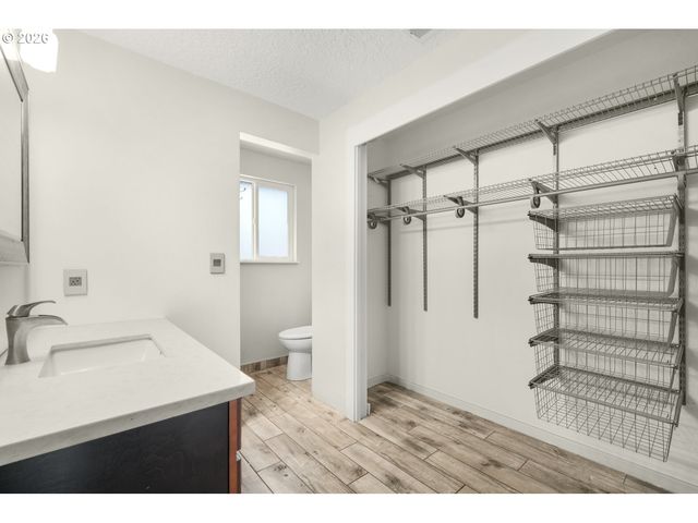 859 Ne KATHRYN St, Hillsboro, OR 97124