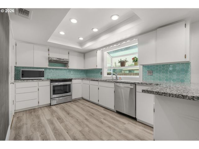859 Ne KATHRYN St, Hillsboro, OR 97124