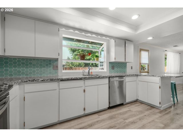 859 Ne KATHRYN St, Hillsboro, OR 97124
