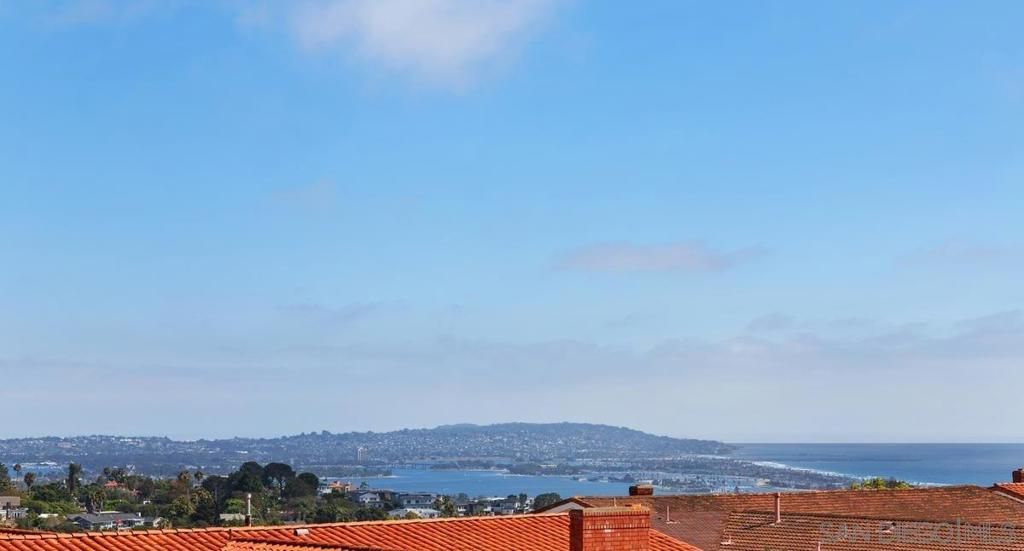 Image 1 of property listing at 1685 Calle De Cinco, La Jolla, CA 92037