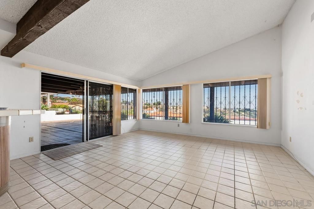 Image 10 of property listing at 1685 Calle De Cinco, La Jolla, CA 92037