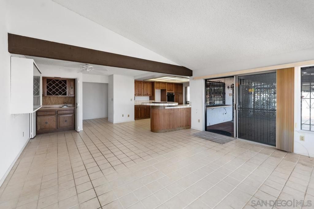 Image 12 of property listing at 1685 Calle De Cinco, La Jolla, CA 92037