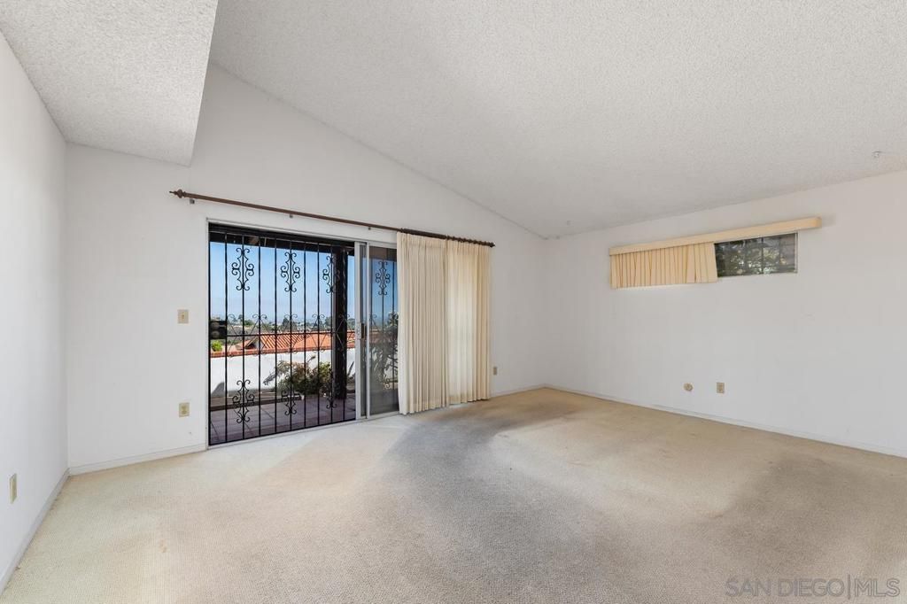 Image 14 of property listing at 1685 Calle De Cinco, La Jolla, CA 92037