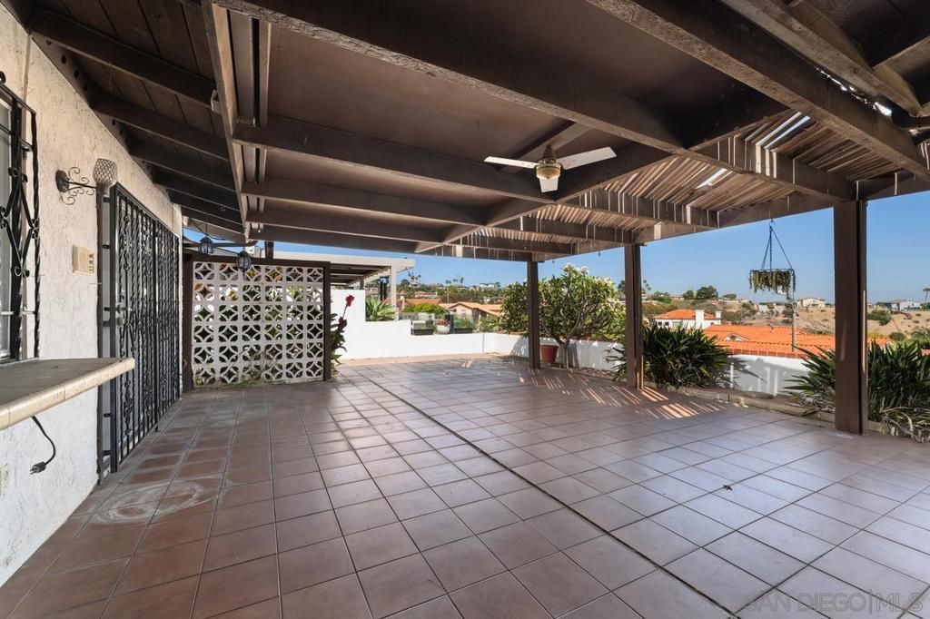 Image 18 of property listing at 1685 Calle De Cinco, La Jolla, CA 92037