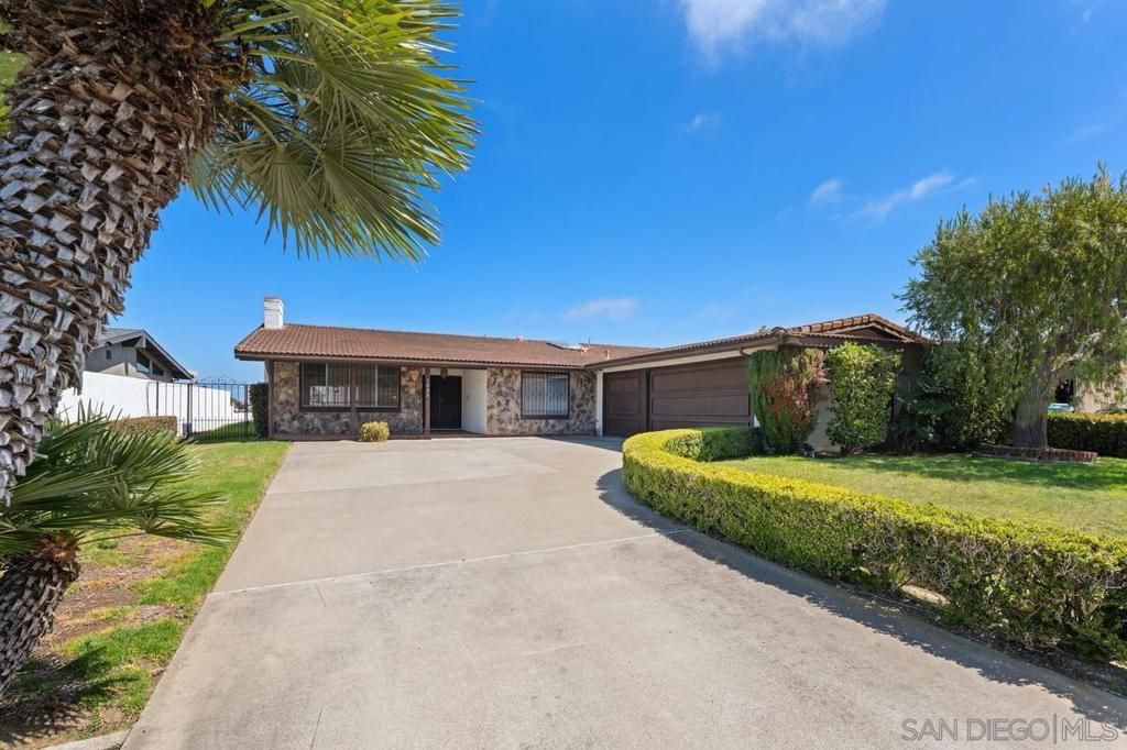 Image 6 of property listing at 1685 Calle De Cinco, La Jolla, CA 92037
