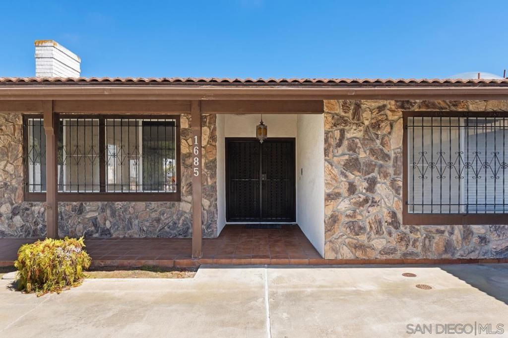 Image 7 of property listing at 1685 Calle De Cinco, La Jolla, CA 92037