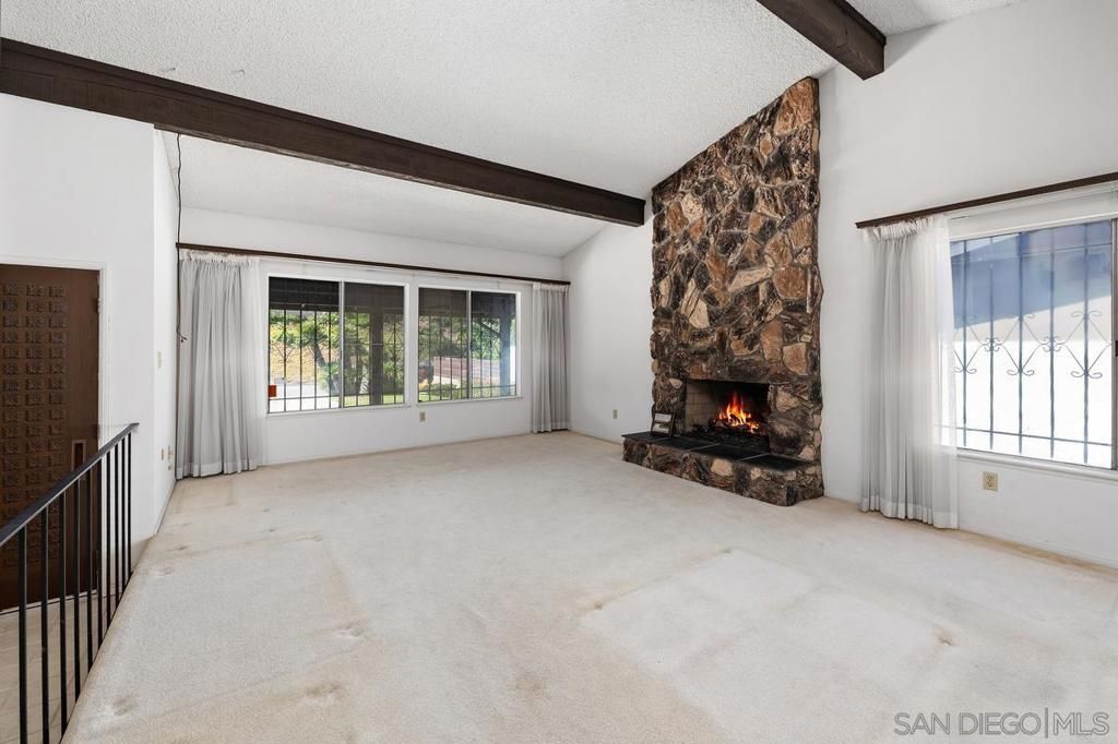 Image 8 of property listing at 1685 Calle De Cinco, La Jolla, CA 92037