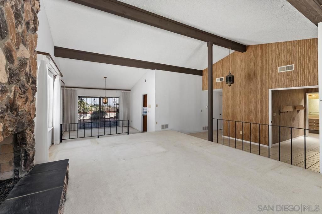 Image 9 of property listing at 1685 Calle De Cinco, La Jolla, CA 92037