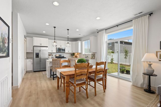 1624 W PARKVIEW DR, Syracuse, UT 84075