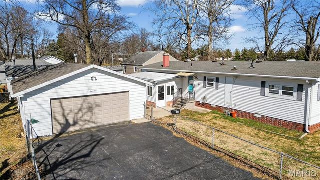 101 N Ruby Lane, Fairview Heights, IL 62208