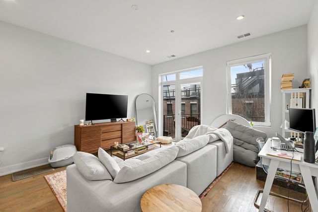 2217 W Madison Street 413, Chicago, IL 60612