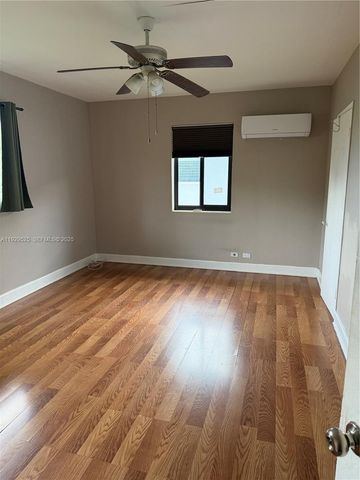 2220 Calais Dr 4, Miami Beach, FL 33141