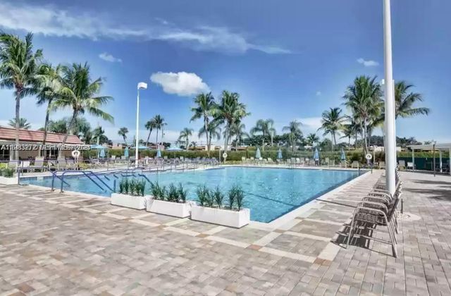 452 Flanders J 452, Delray Beach, FL 33484