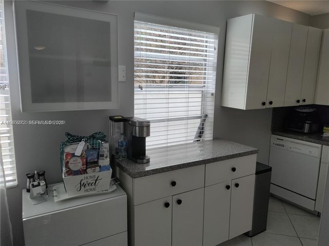 452 Flanders J 452, Delray Beach, FL 33484