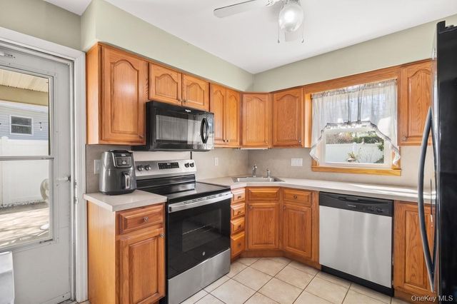 4 Erlwein Court, Massapequa, NY 11758