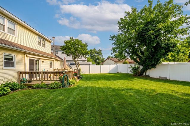 4 Erlwein Court, Massapequa, NY 11758