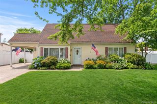 4 Erlwein Court, Massapequa, NY 11758