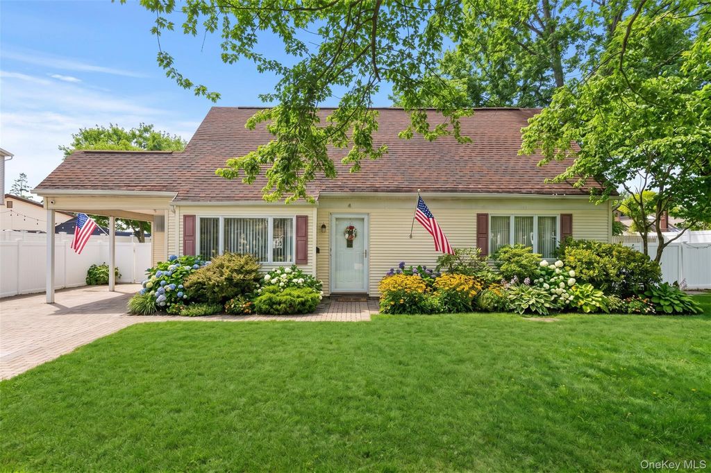 4 Erlwein Court, Massapequa, NY 11758