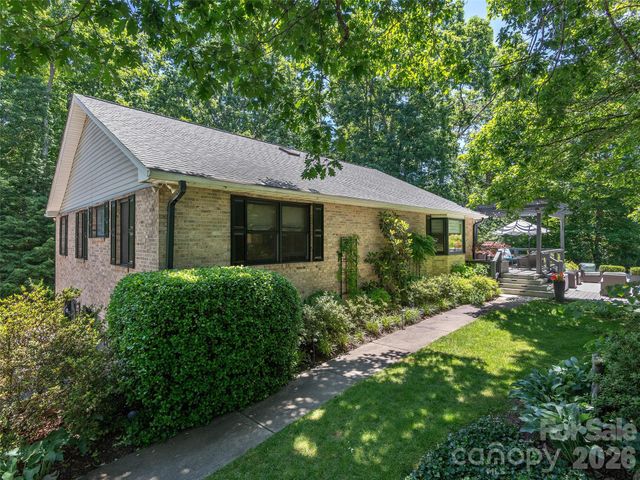 122 Brandon Road, Hendersonville, NC 28739