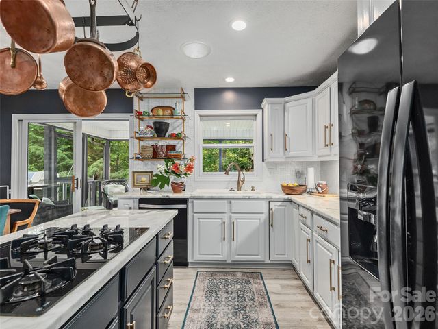 122 Brandon Road, Hendersonville, NC 28739