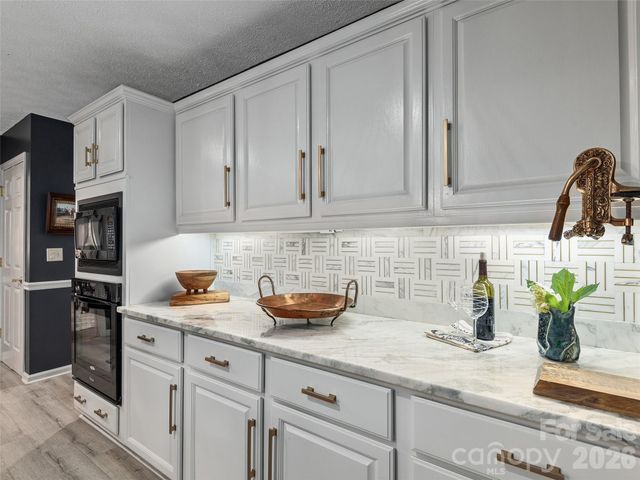 122 Brandon Road, Hendersonville, NC 28739