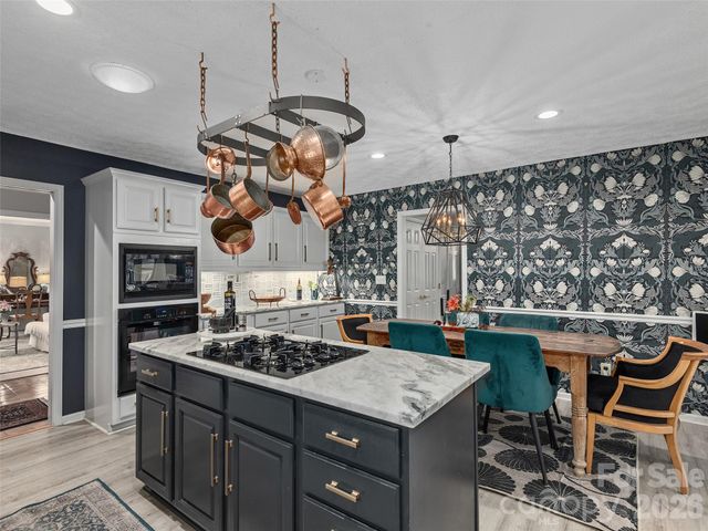 122 Brandon Road, Hendersonville, NC 28739
