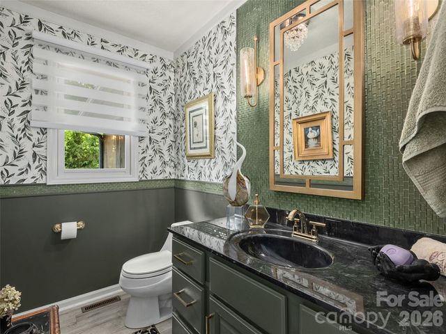 122 Brandon Road, Hendersonville, NC 28739