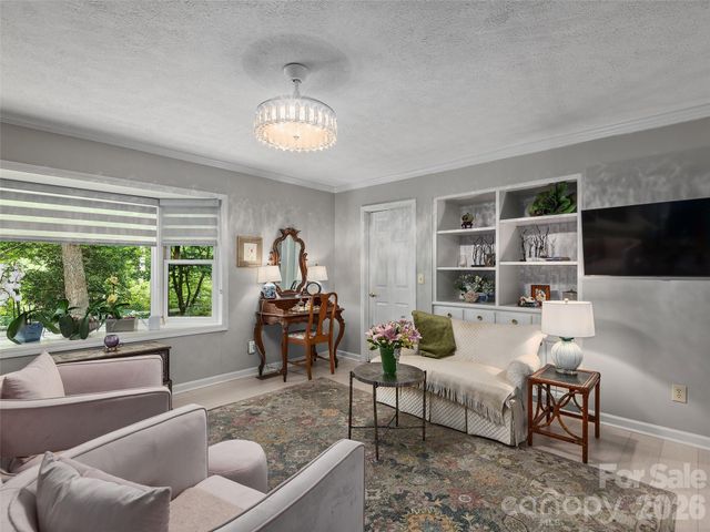 122 Brandon Road, Hendersonville, NC 28739