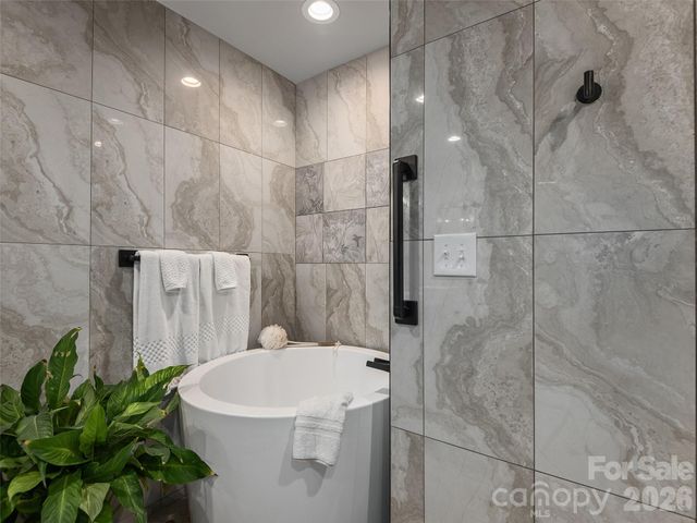 122 Brandon Road, Hendersonville, NC 28739