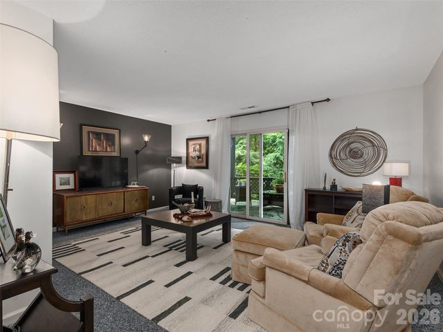 122 Brandon Road, Hendersonville, NC 28739