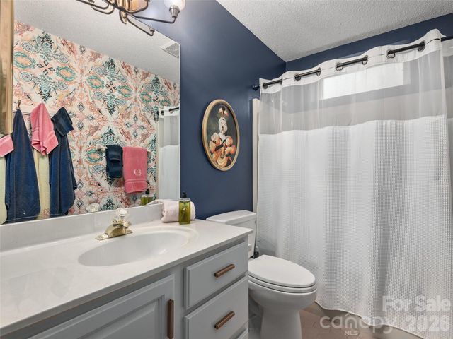 122 Brandon Road, Hendersonville, NC 28739