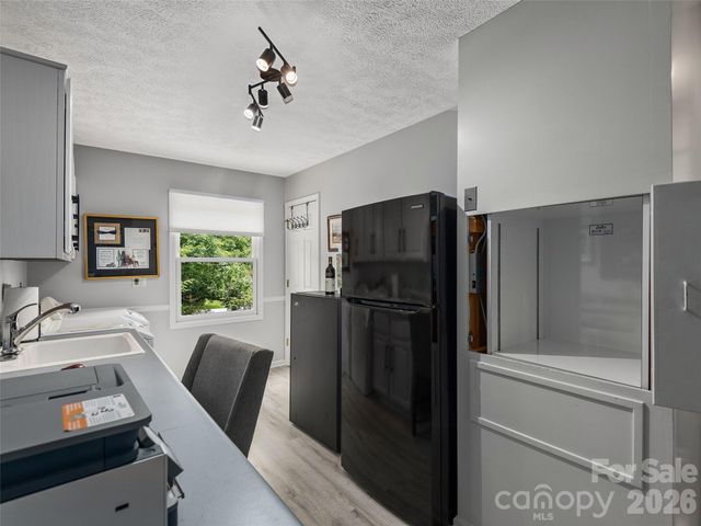 122 Brandon Road, Hendersonville, NC 28739