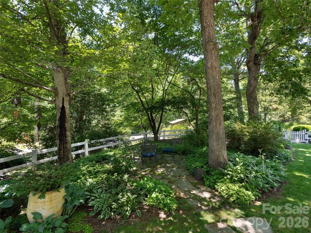 122 Brandon Road, Hendersonville, NC 28739