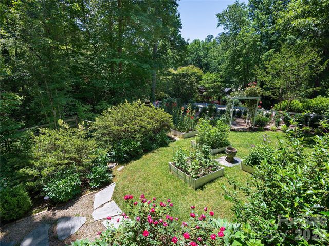 122 Brandon Road, Hendersonville, NC 28739