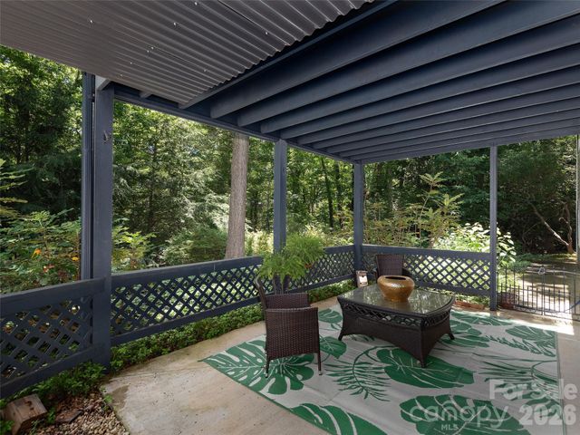 122 Brandon Road, Hendersonville, NC 28739