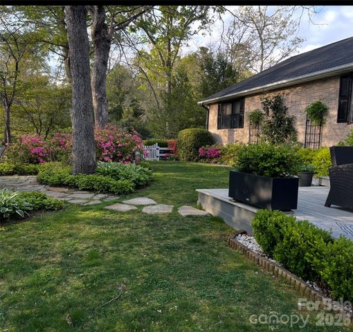122 Brandon Road, Hendersonville, NC 28739