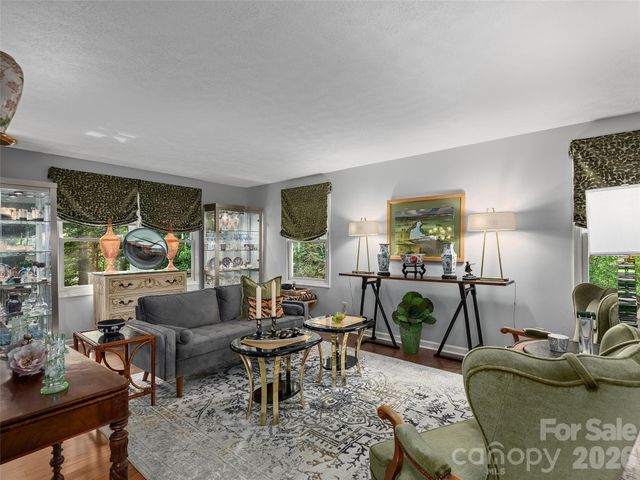 122 Brandon Road, Hendersonville, NC 28739