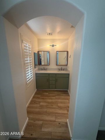 3769 E KERRY Lane, Phoenix, AZ 85050