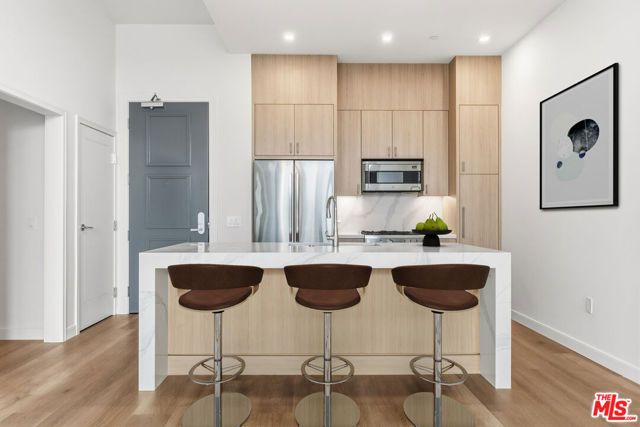 8500 Burton Way 806, Los Angeles, CA 90048