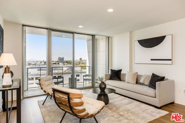 8500 Burton Way 806, Los Angeles, CA 90048
