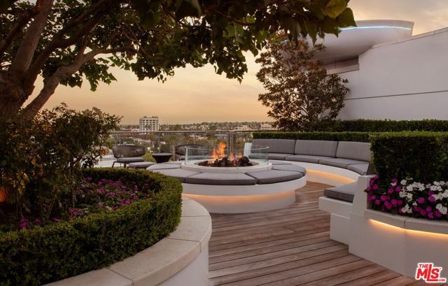 8500 Burton Way 806, Los Angeles, CA 90048