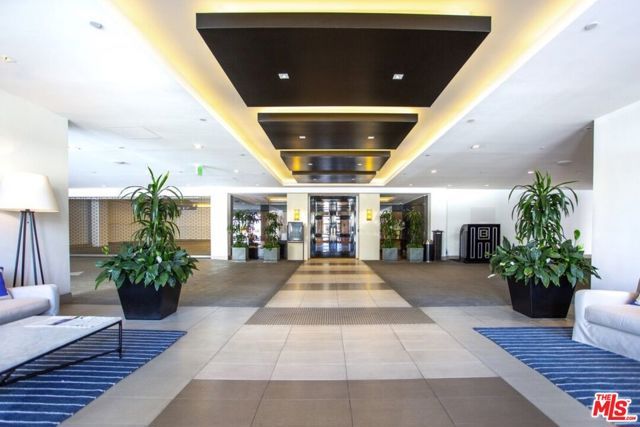 8500 Burton Way 806, Los Angeles, CA 90048