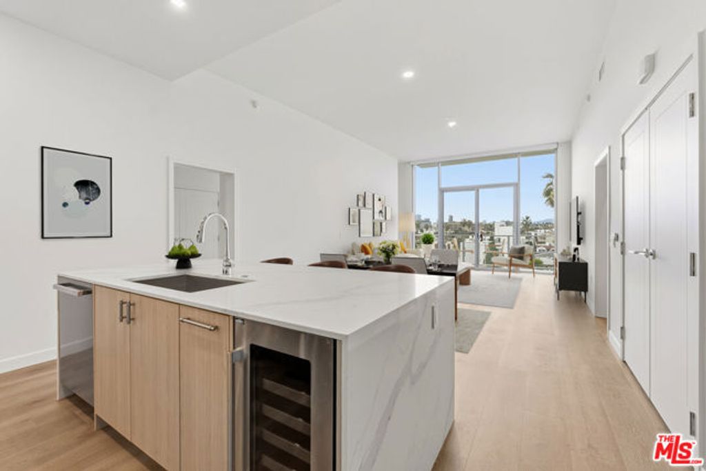 8500 Burton Way 806, Los Angeles, CA 90048