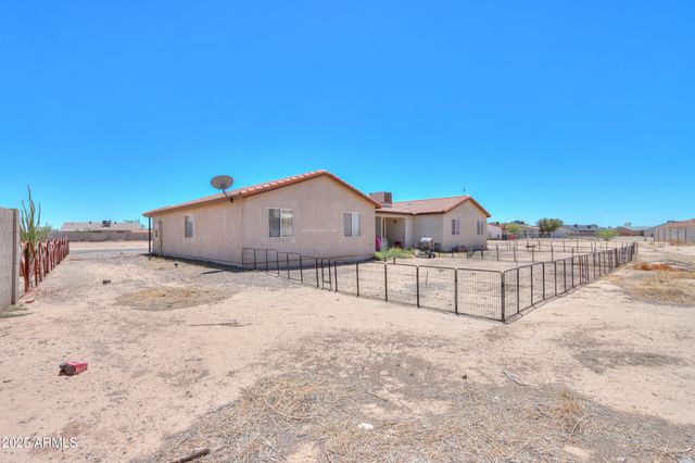 8210 W CONCORDIA Drive, Arizona City, AZ 85123